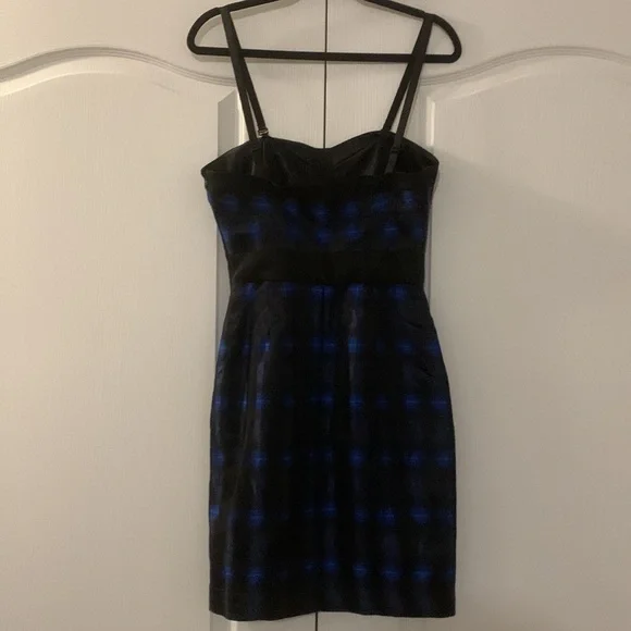 EUC silk blend Diane Von Furstenberg dress - Picture 7 of 12